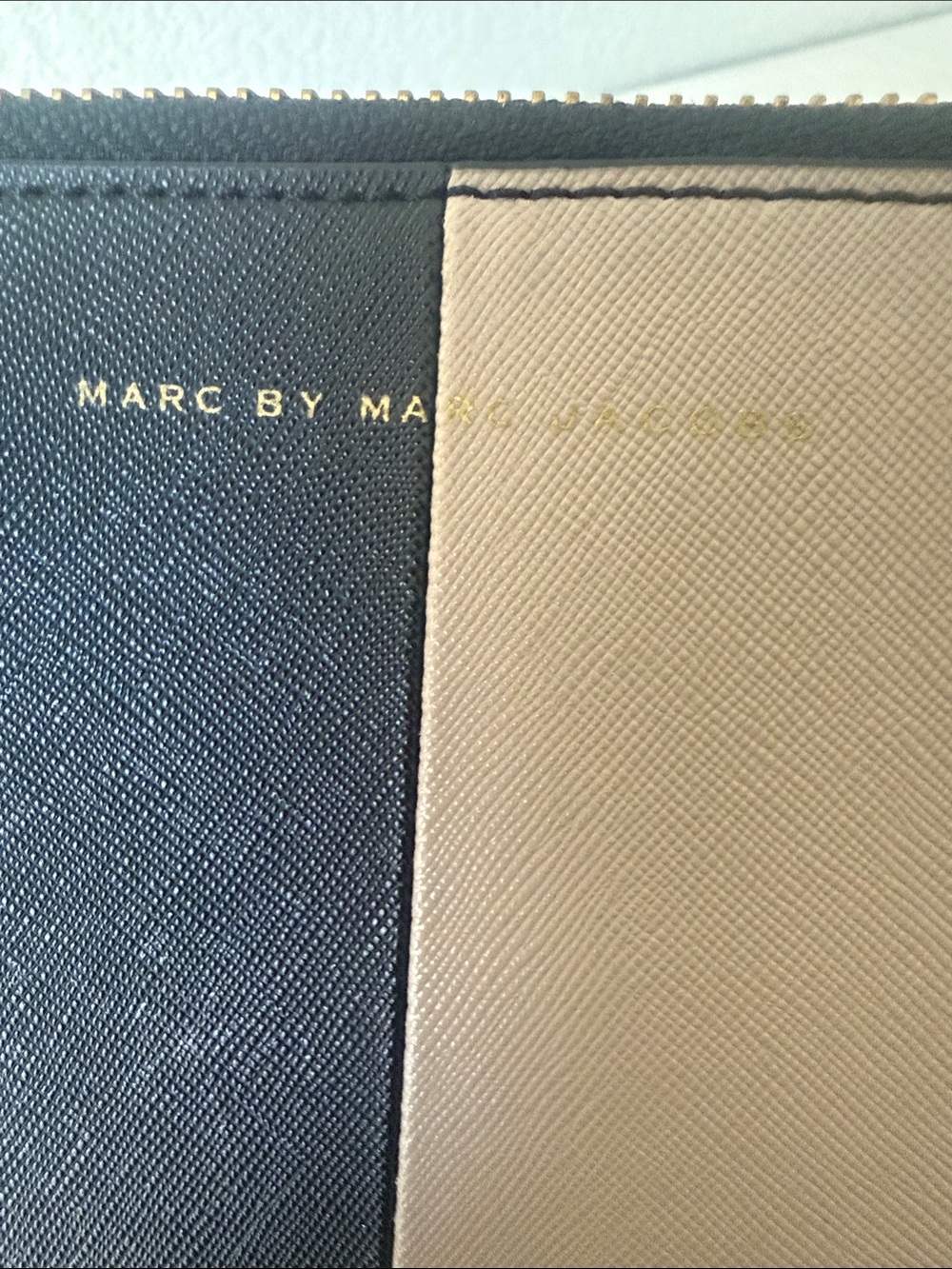 Marc by Marc Jacobs Sophisticato Halfsies Chain Clutch/Wristlet - Picture 4 of 11